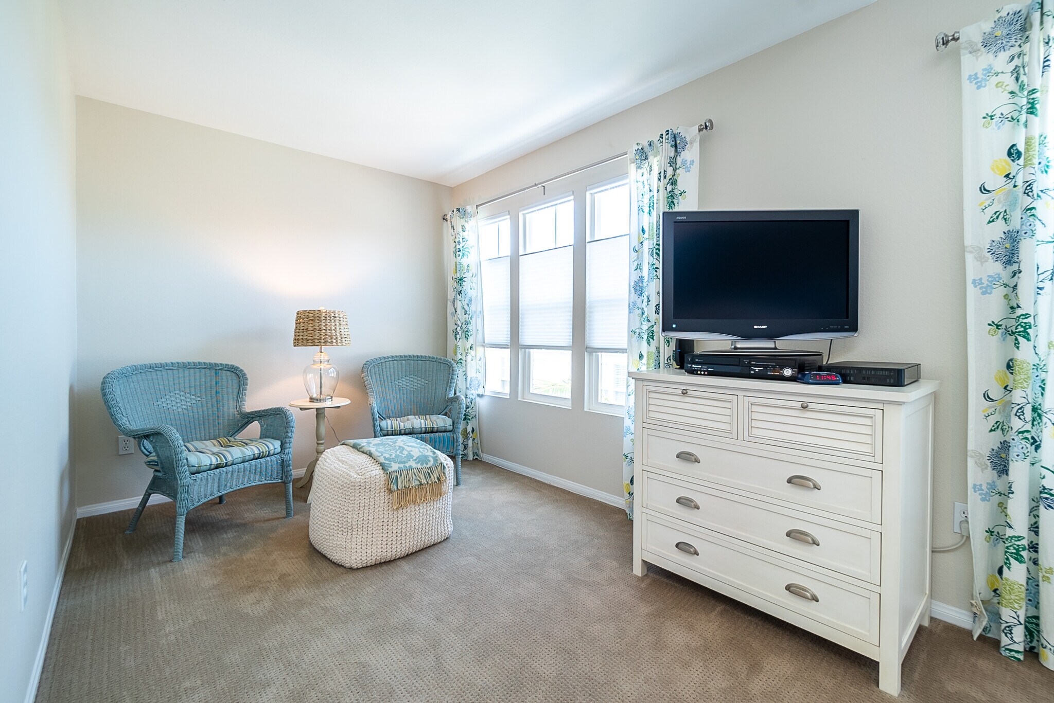 Building Photo - 1556 Hyannis Ln