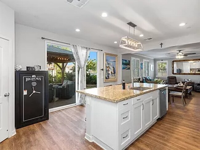 Building Photo - Beautiful, Partially Furnished Oceanside Home