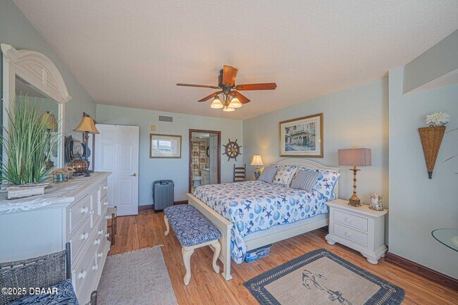 Building Photo - 4650 Links Village Dr