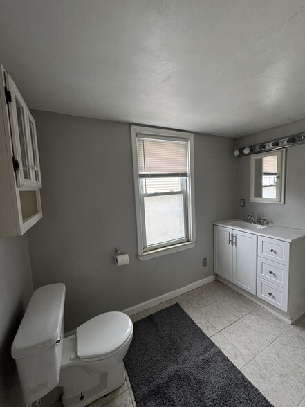 Building Photo - 1525 Wyandotte Ave