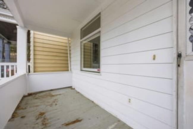 Building Photo - Well-maintained 3-bedroom, 1-bath home in Carnegie! Available Now!!