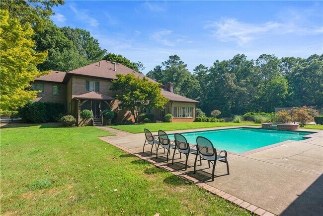 Building Photo - 15905 Westbrook Rd