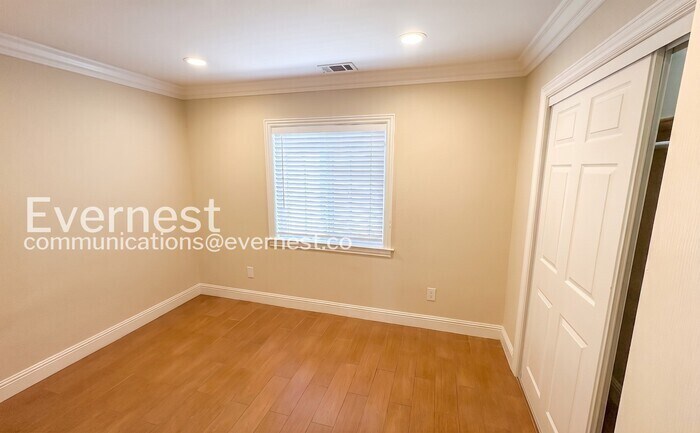 Building Photo - 1111 Madera Ave
