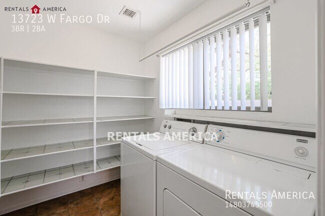 Building Photo - Charming 3BR/2BA Home in Surprise