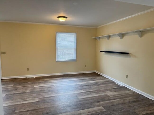 Building Photo - Affordable townhome in Milton, located in Ship Builders Village.