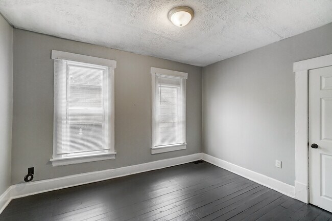 Building Photo - 64 E Innis Ave