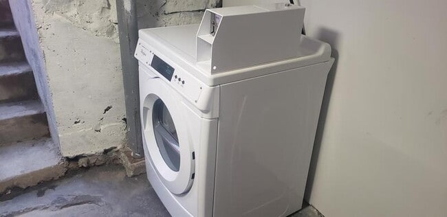 Building Photo - 453 Vineyard Ave