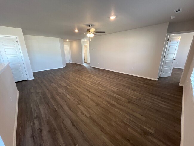 Building Photo - Beautiful 3 Bed, 2 Bath Home in Somerset – Pre-Leasing Now!