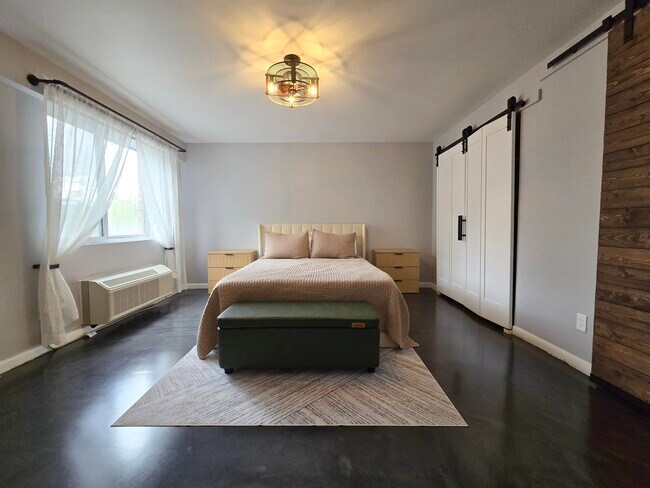 Building Photo - 55 Clinton Pl