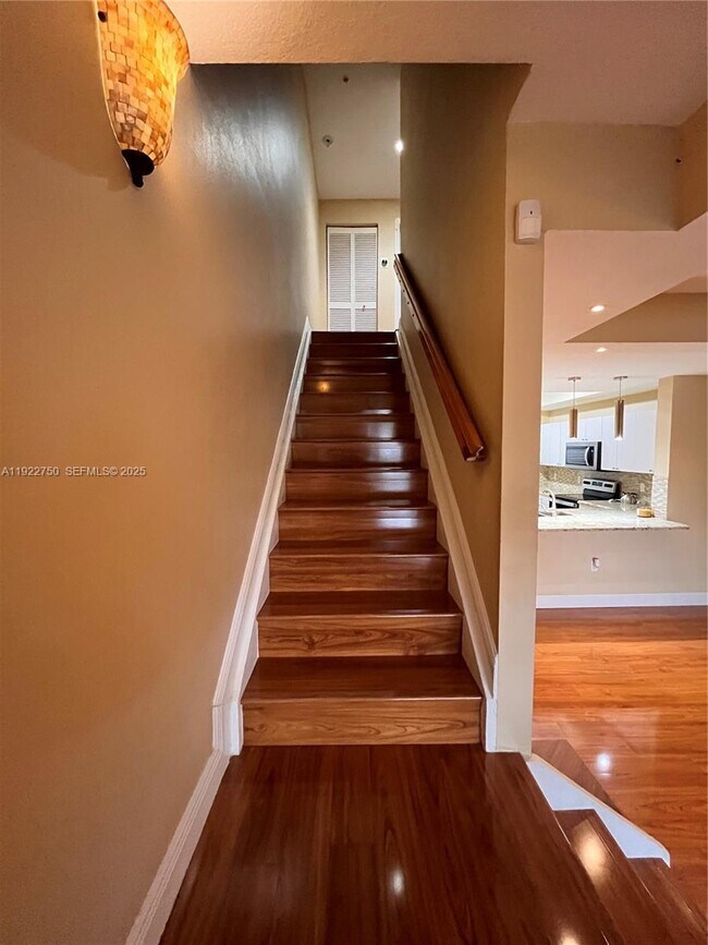 Building Photo - 730 NE 90th St