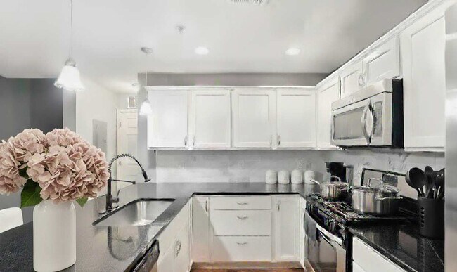 Building Photo - 2424 Lyndale Ave S