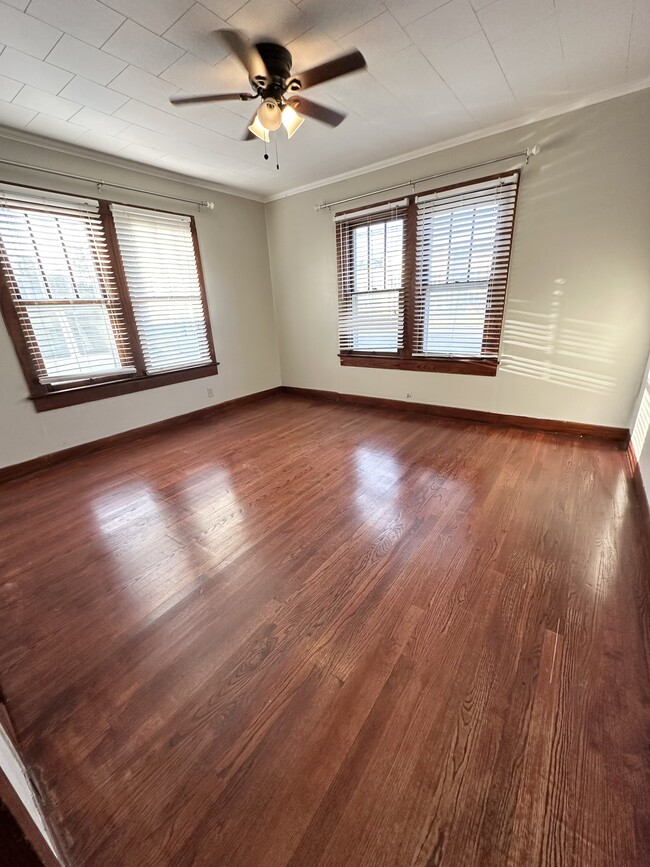 Building Photo - 1312 W University Ave