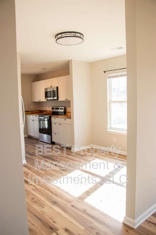 Building Photo - 3225 Lasalle St