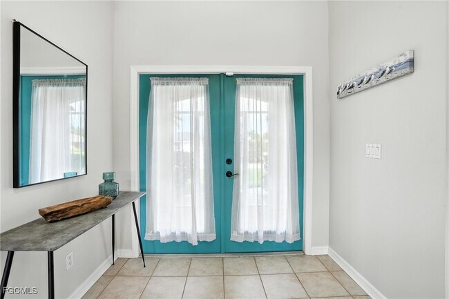 Building Photo - 3023 SW 23rd Ave