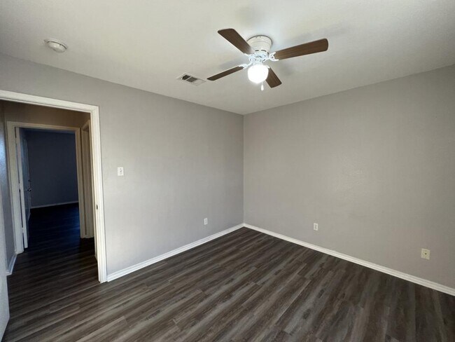 Building Photo - 5908 Greengate Dr