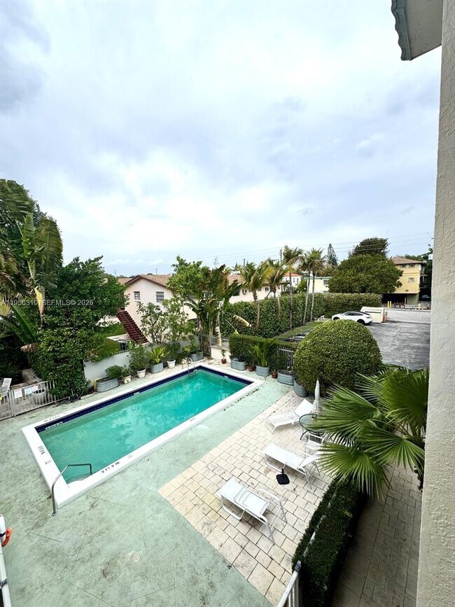 Building Photo - 650 NE 61st St