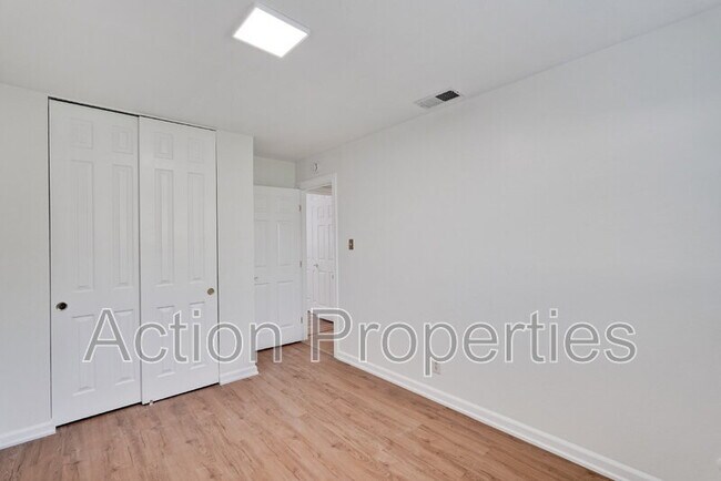Building Photo - 2280 Brentwood Ct