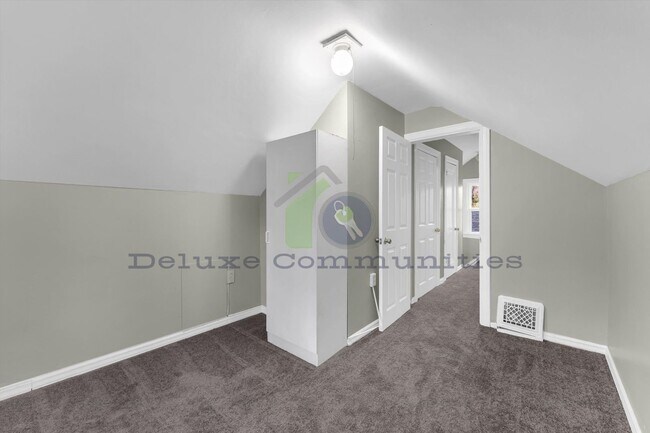 Building Photo - Fully Remodeled 3 bed 1 bath- Single Family Home!! JUST LISTED!