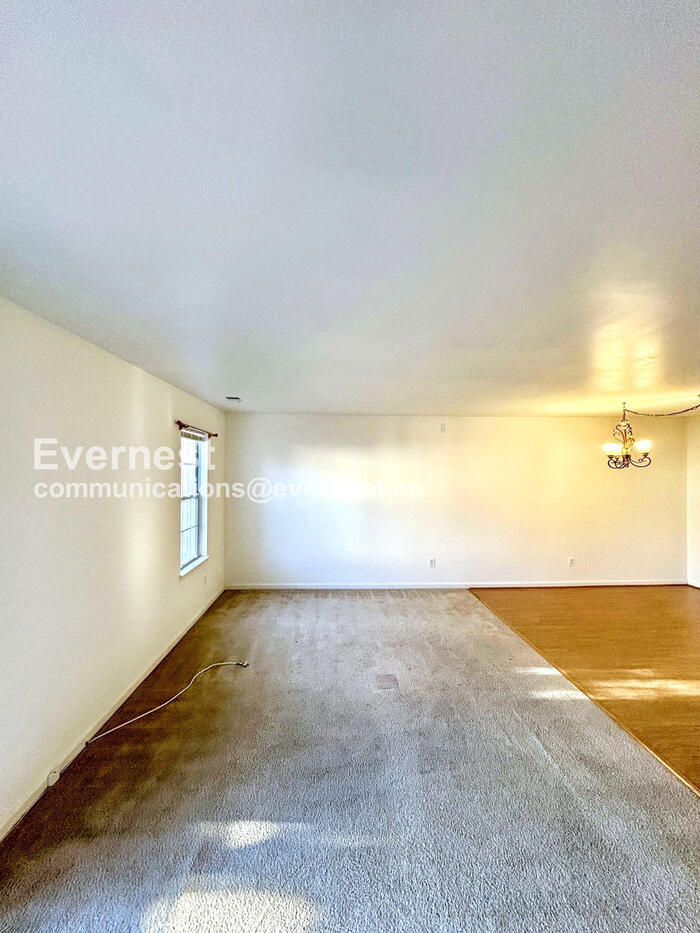 Building Photo - 16321 Taconic Cir