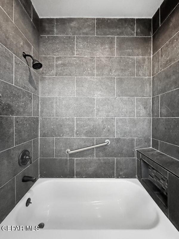 Building Photo - 1305 E Rio Grande Ave