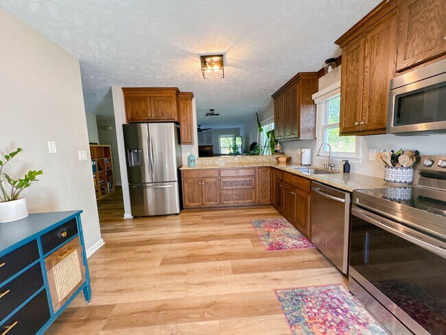 Building Photo - Coming Soon! 3 Bedroom 2 Bathroom-Dogs okay!