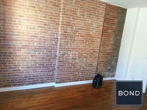 Building Photo - 1107 1st Ave