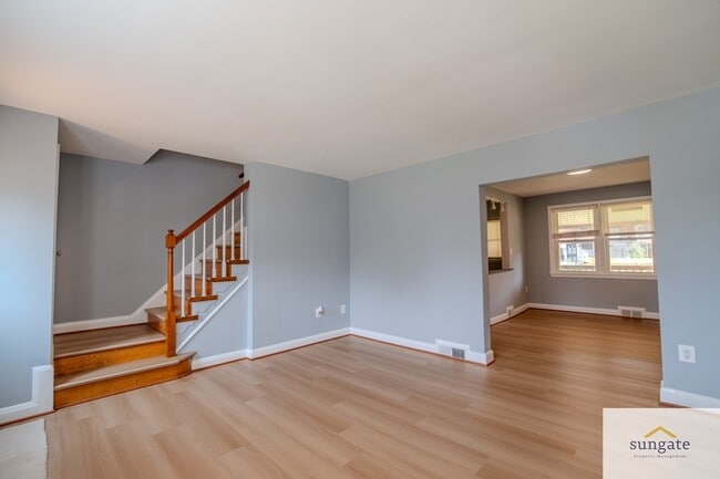 Building Photo - 1704 Redwood Ave
