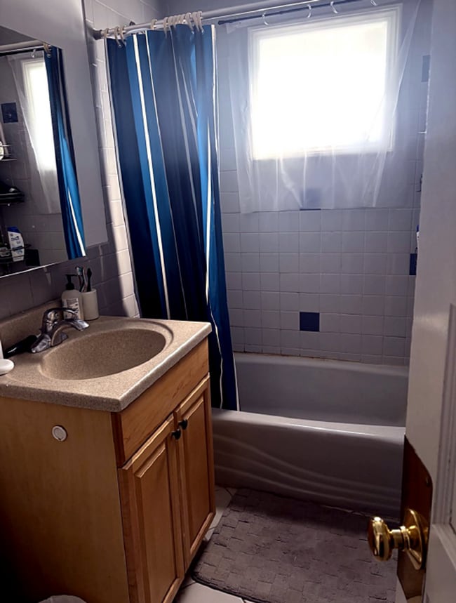 Building Photo - Spacious 4 Bed - Close to Tufts University - Natural Light