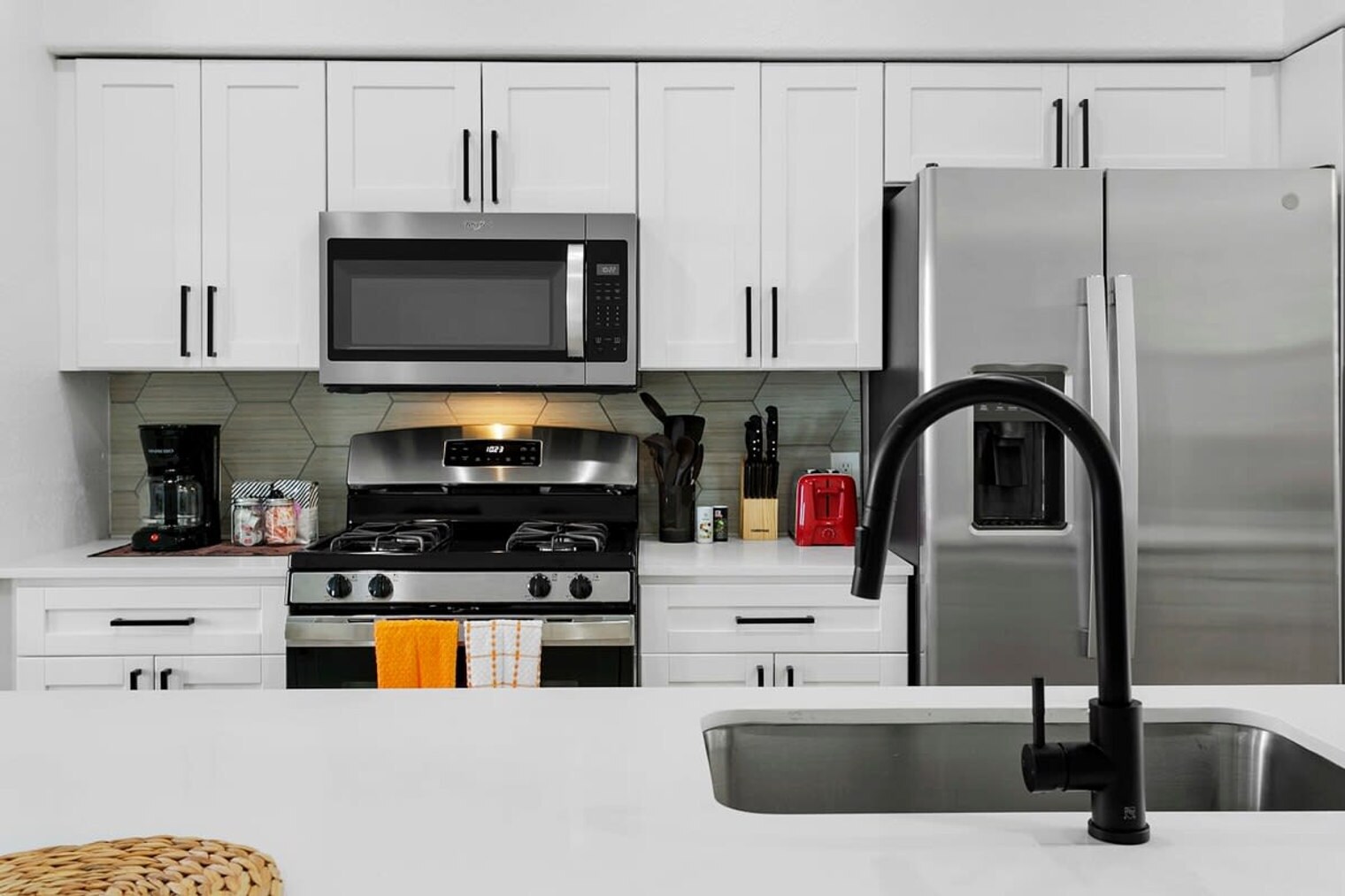 Building Photo - 9450 W Cabela Dr