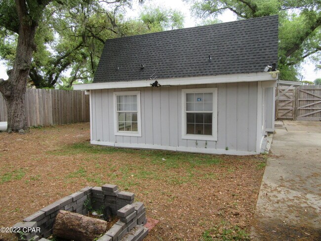 Building Photo - 1113 Arthur Ave
