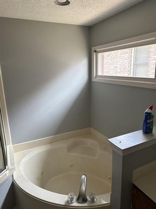 Building Photo - Charming 3-Bedroom Home in Cordova-Comfort...