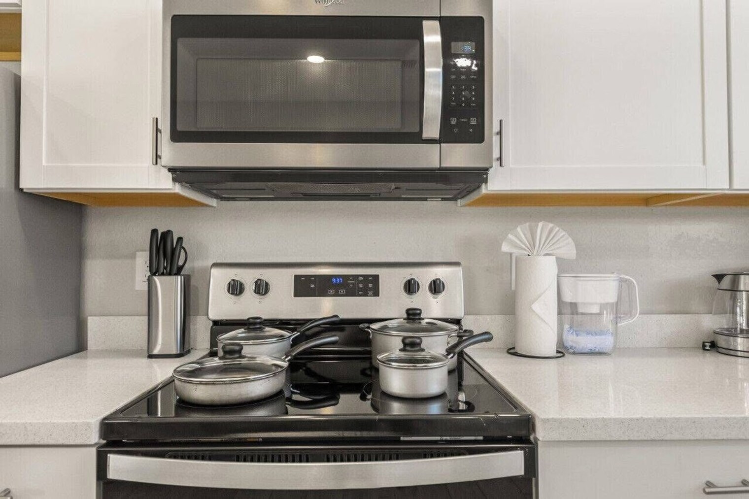 Building Photo - 6612 W Paradise Ln