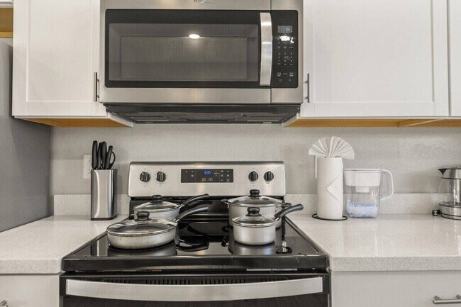 Building Photo - 6606 W Paradise Ln