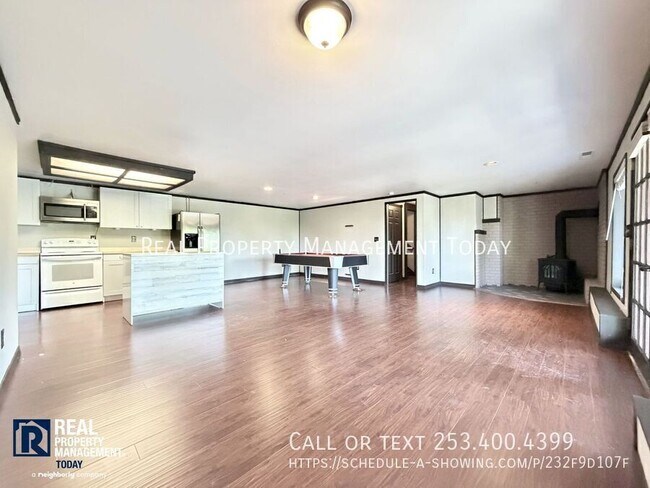 Building Photo - 1531 Vista Dr