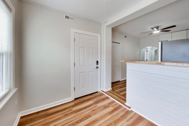 Building Photo - 5418 N Artesian Ave