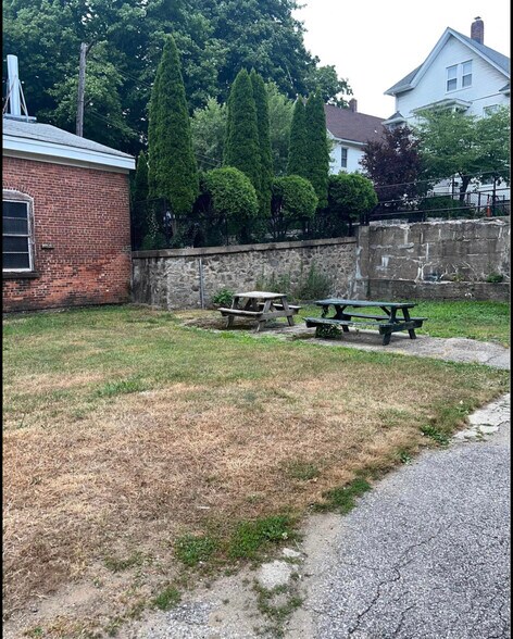 Building Photo - 32 Pleasant St