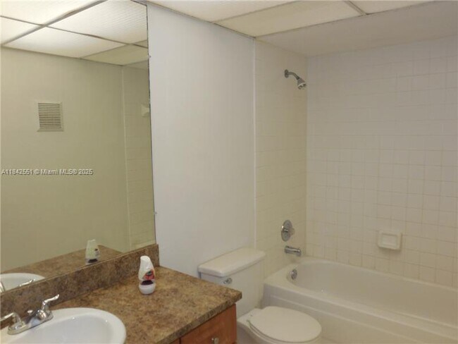 Building Photo - 20680 NE 4th Ct