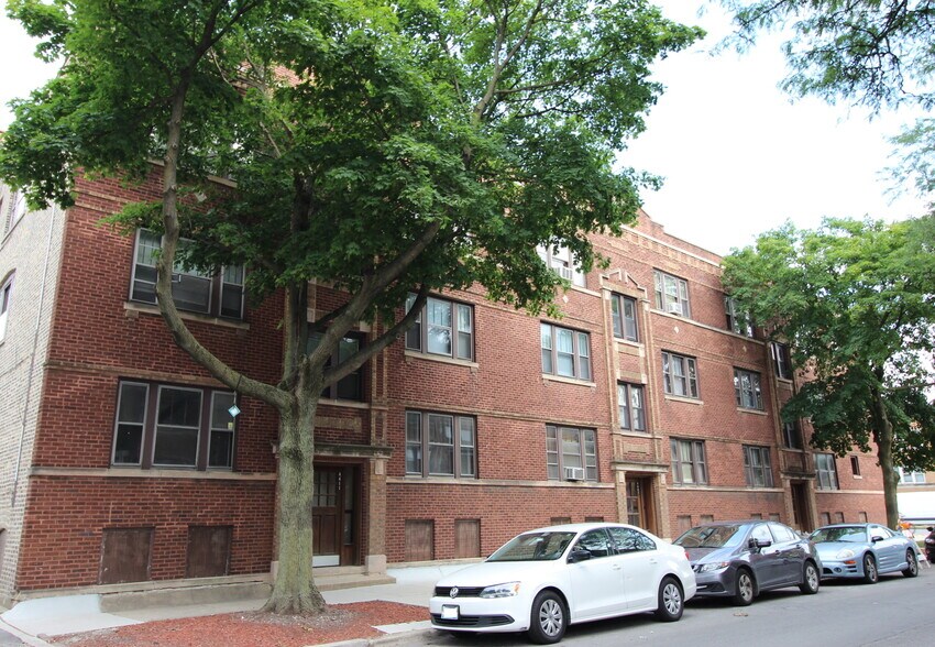 Building Photo - 4411 N La Crosse Ave