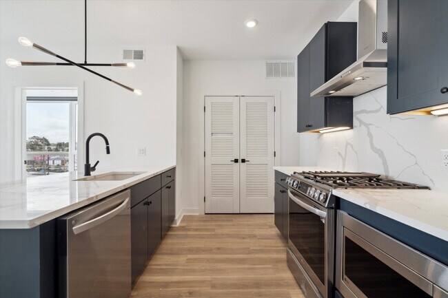 Building Photo - 2636 E York St