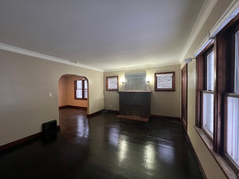 Building Photo - 715 Flieth St