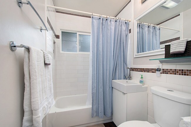 Building Photo - 1059 Grand Ave