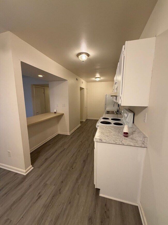 Building Photo - Charming 2 Bedroom, 2 Bath Condo available in South Charlotte!