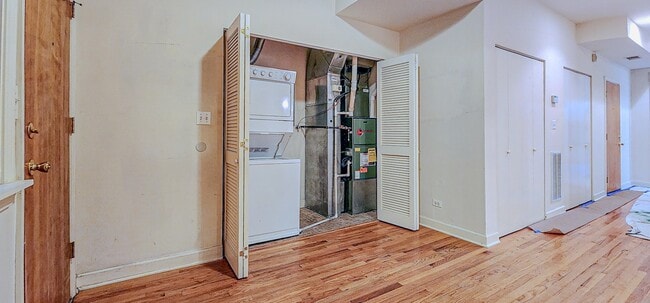 Building Photo - 832 Seward St