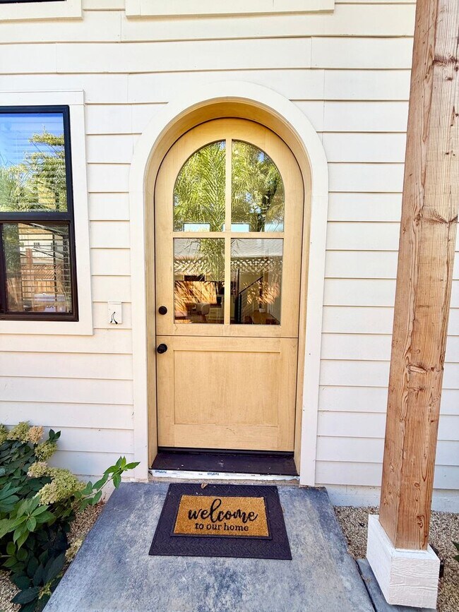 Building Photo - Beautiful Furnished New Construction Calis...