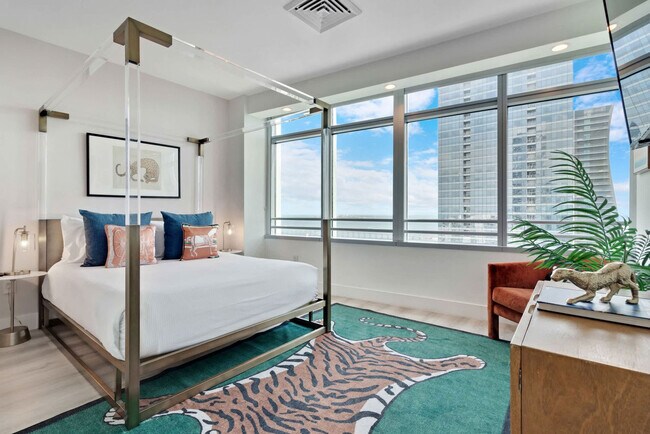 Building Photo - 1395 Brickell Ave