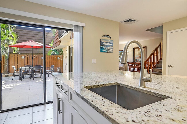 Building Photo - 3071 30th Ct