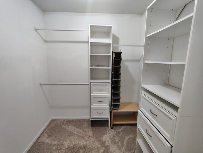 Building Photo - 667 Woodhaven Dr