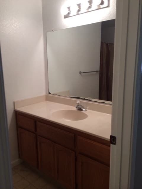 Building Photo - 384 Chestnut St