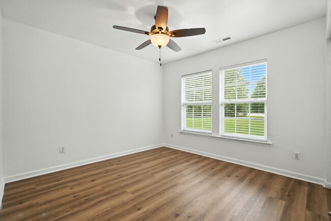 Building Photo - 132 Point Comfort Ln