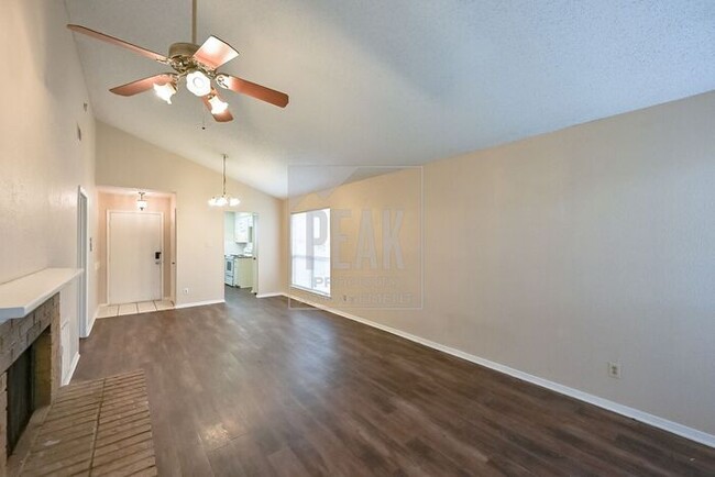 Building Photo - Affordable 2-Bedroom Duplex in Arlington –...